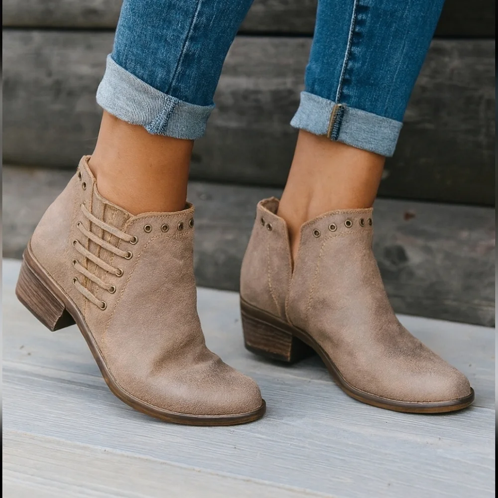 Minnetonka Brenna Rustic Boho Distressed Leather Block Heel Comfort Bootie 7M